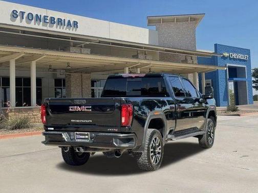 Onyx Black 2022 GMC Sierra 2500 AT4