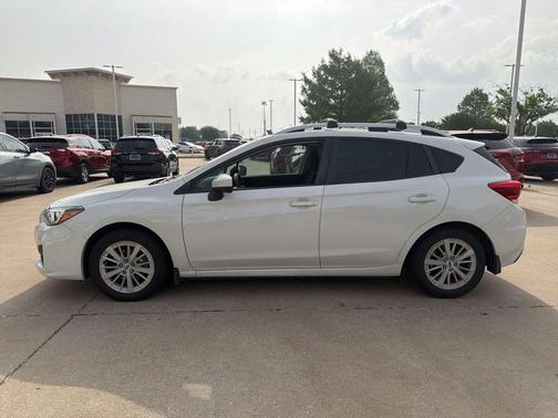 Crystal White Pearl 2018 Subaru Impreza 2.0i Premium