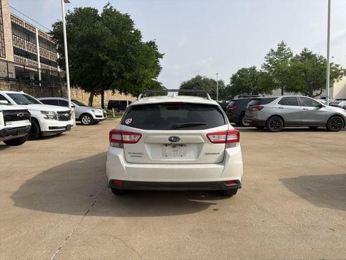 Crystal White Pearl 2018 Subaru Impreza 2.0i Premium