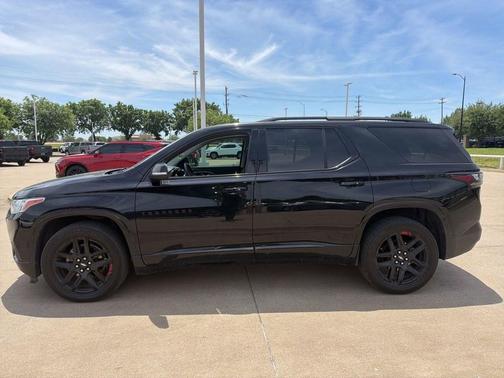 Mosaic Black Metallic 2021 Chevrolet Traverse Premier