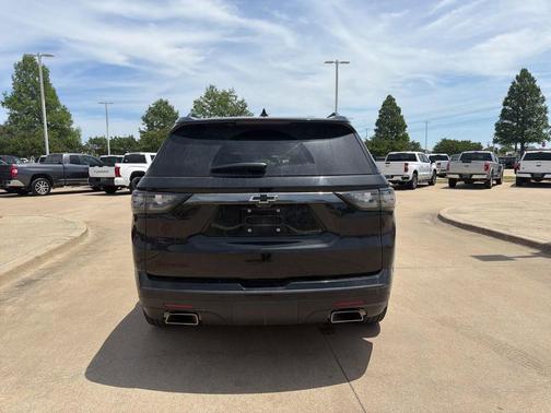 Mosaic Black Metallic 2021 Chevrolet Traverse Premier