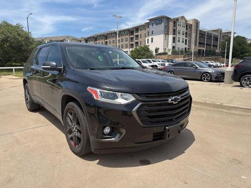 Mosaic Black Metallic 2021 Chevrolet Traverse Premier
