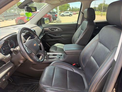 Mosaic Black Metallic 2021 Chevrolet Traverse Premier
