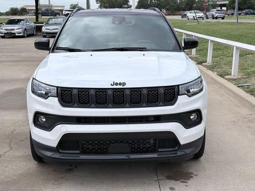 Bright White Clearcoat 2023 Jeep Compass Latitude