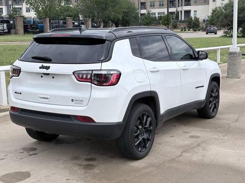 Bright White Clearcoat 2023 Jeep Compass Latitude