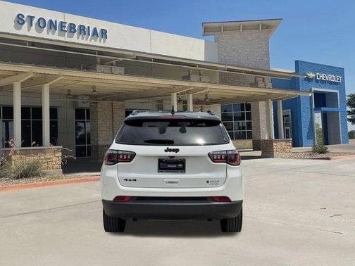 Bright White Clearcoat 2023 Jeep Compass Latitude