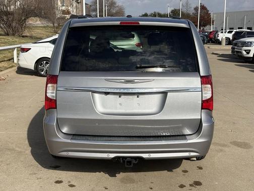 2014 Chrysler Town & Country Touring