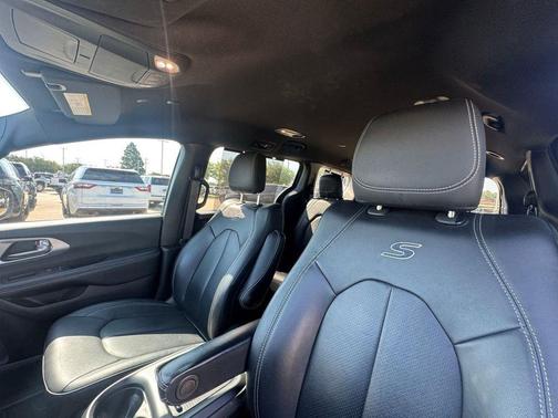 Granite Crystal Metallic Clearcoat 2021 Chrysler Pacifica Touring L