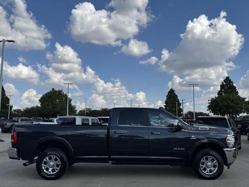 2021 RAM 3500 Laramie Crew Cab 4x4 8' Box