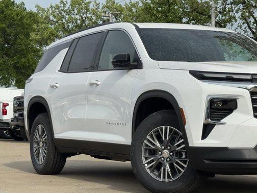 Summit White 2026 Chevrolet Traverse LT