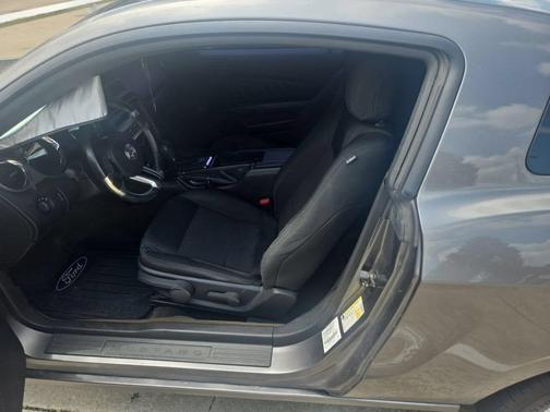 2013 Ford Mustang V6