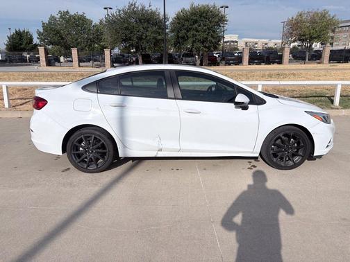Summit White 2018 Chevrolet Cruze LS