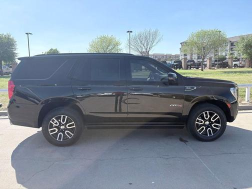 Onyx Black 2022 GMC Yukon 4WD AT4