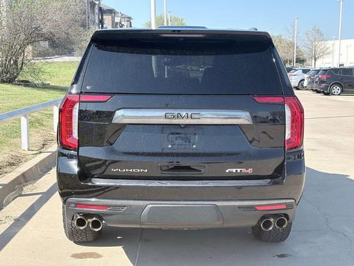 Onyx Black 2022 GMC Yukon 4WD AT4
