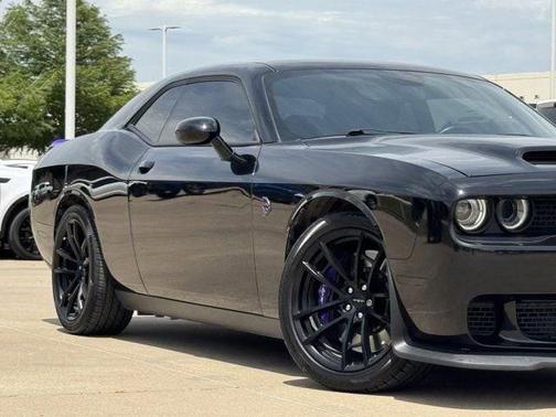 Pitch Black Clearcoat 2023 Dodge Challenger SRT Hellcat