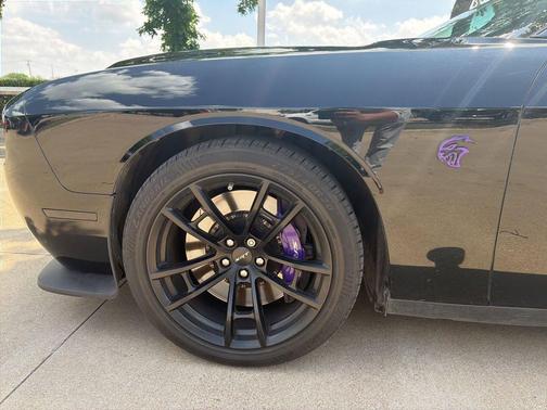 Pitch Black Clearcoat 2023 Dodge Challenger SRT Hellcat