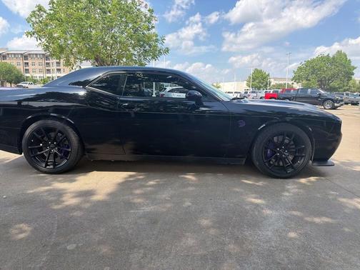 Pitch Black Clearcoat 2023 Dodge Challenger SRT Hellcat
