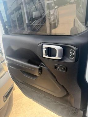 Bright White Clearcoat 2019 Jeep Wrangler Sport S