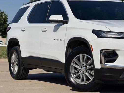 Summit White 2023 Chevrolet Traverse LT Leather