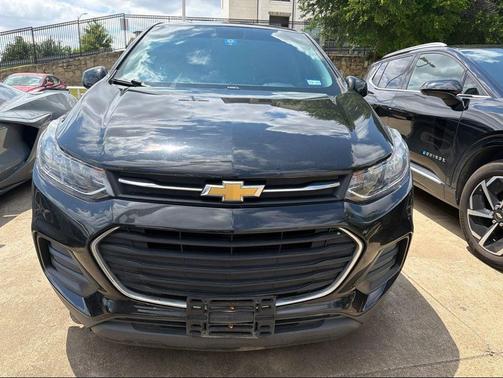Mosaic Black Metallic 2020 Chevrolet Trax LS