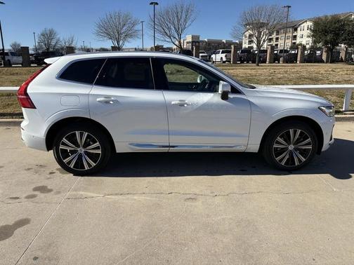 2023 Volvo XC60 Recharge Plug-In Hybrid T8 Ultimate Bright Theme
