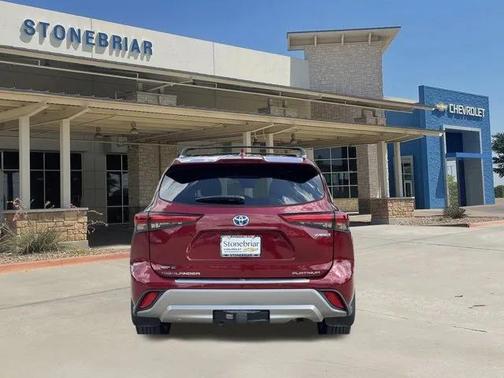 2022 Toyota Highlander Hybrid Platinum