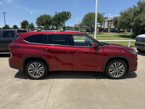 2022 Toyota Highlander Hybrid Platinum