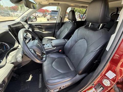 2022 Toyota Highlander Hybrid Platinum
