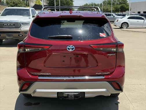 2022 Toyota Highlander Hybrid Platinum