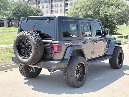 Granite Crystal Metallic Clearcoat 2018 Jeep Wrangler Unlimited Sahara