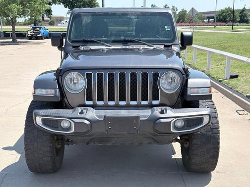 Granite Crystal Metallic Clearcoat 2018 Jeep Wrangler Unlimited Sahara