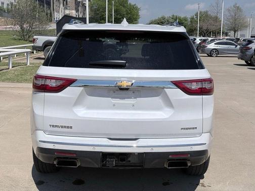 Iridescent Pearl Tricoat 2019 Chevrolet Traverse Premier