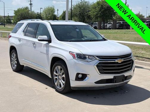 Iridescent Pearl Tricoat 2019 Chevrolet Traverse Premier