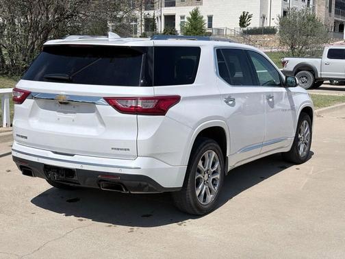 Iridescent Pearl Tricoat 2019 Chevrolet Traverse Premier