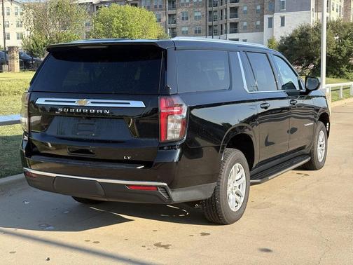 2023 Chevrolet Suburban LT