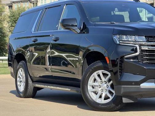 2023 Chevrolet Suburban LT