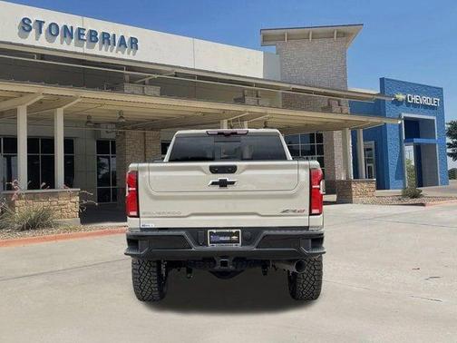 White Sands 2026 Chevrolet Silverado 2500 Crew Cab, Standard Bed, XR2, 4WD