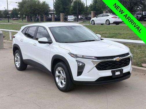 Summit White 2024 Chevrolet Trax LS