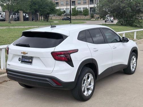 Summit White 2024 Chevrolet Trax LS