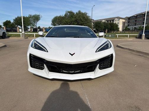 White Pearl Metallic Tricoat 2023 Chevrolet Corvette Z06