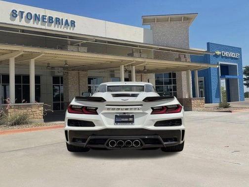 White Pearl Metallic Tricoat 2023 Chevrolet Corvette Z06