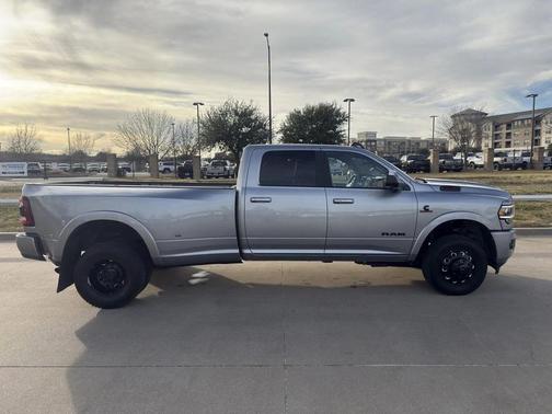 2020 RAM 3500 Laramie Crew Cab 4x4 8' Box