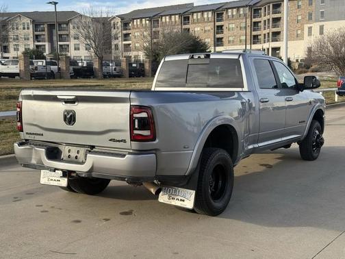 2020 RAM 3500 Laramie Crew Cab 4x4 8' Box