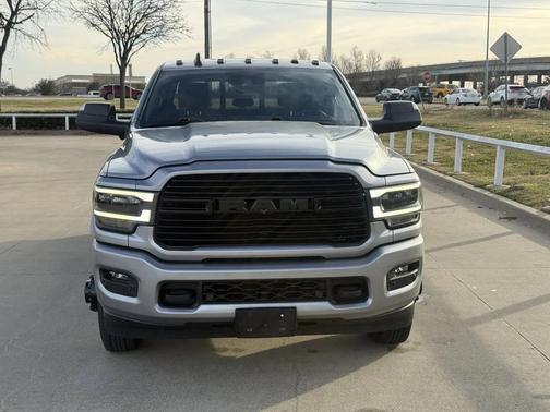 2020 RAM 3500 Laramie Crew Cab 4x4 8' Box