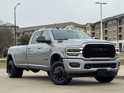 2020 RAM 3500 Laramie Crew Cab 4x4 8' Box