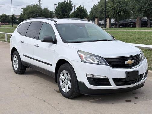 Summit White 2017 Chevrolet Traverse LS