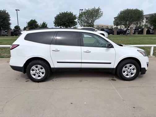 Summit White 2017 Chevrolet Traverse LS