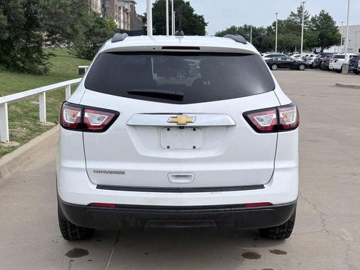 Summit White 2017 Chevrolet Traverse LS