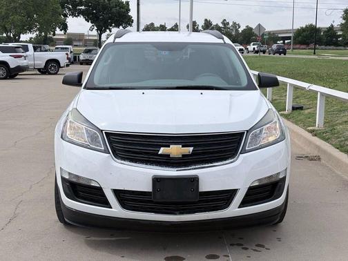 Summit White 2017 Chevrolet Traverse LS