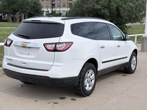 Summit White 2017 Chevrolet Traverse LS